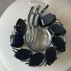 Lisner Brooch Thermoset Lucite Moon Glow Charcoal Wreath Silver Tone 2” Vintage